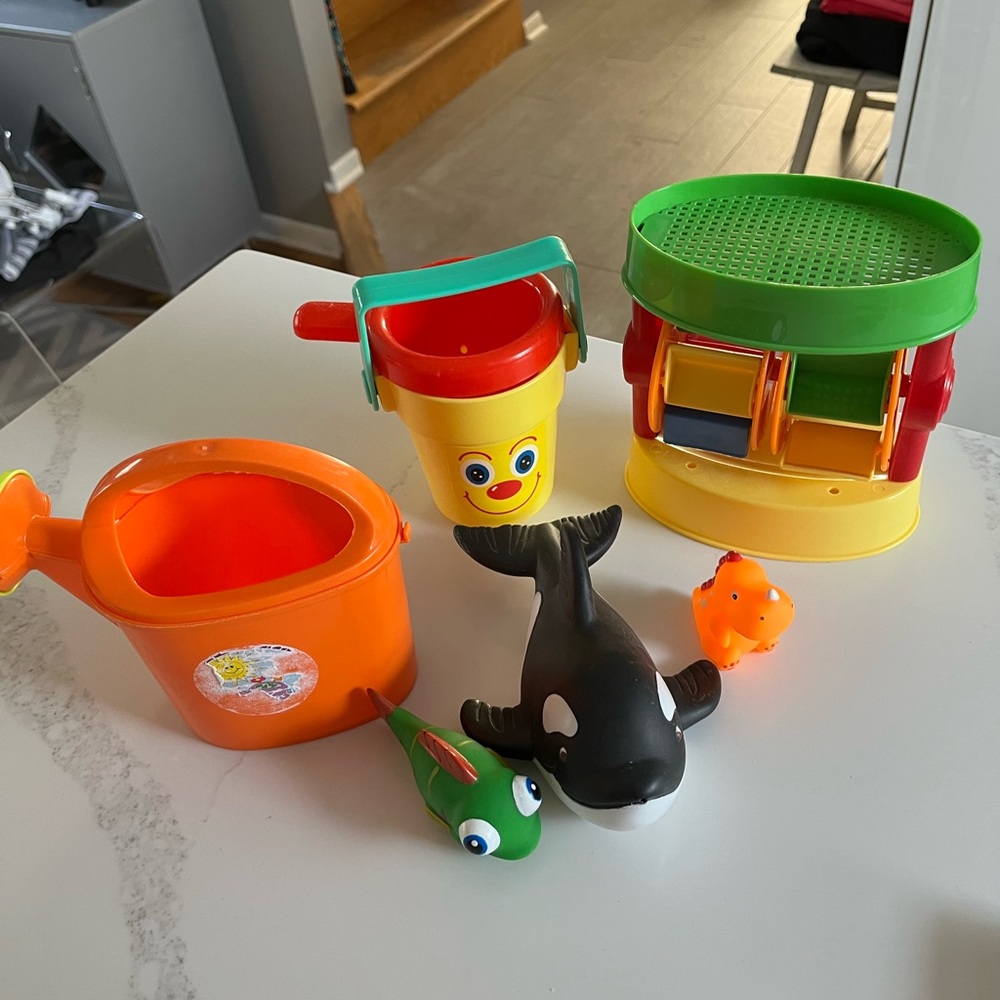 Fabulous water & sand toys. These are smaller in size - great for younger kids - Picture 1 of 12